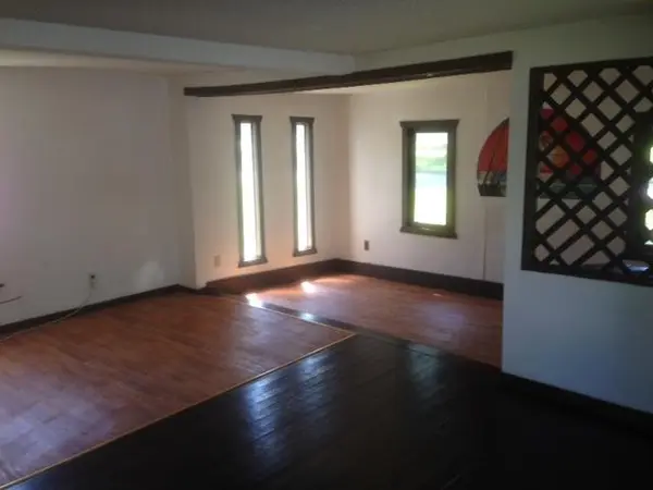 826 Ellinwood ST, Osage City, KS 66523