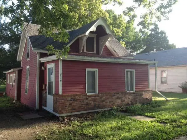 826 Ellinwood ST, Osage City, KS 66523