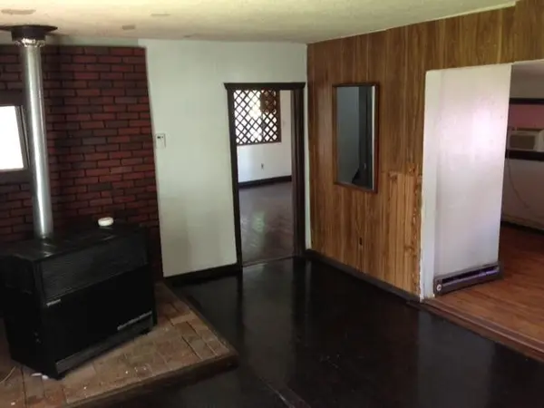 826 Ellinwood ST, Osage City, KS 66523
