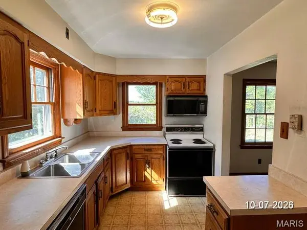 9857 Lilac DR, Riverview, MO 63137