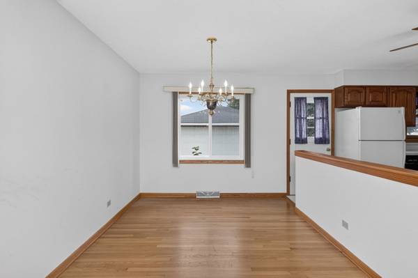 1520 W Holtz AVE, Addison, IL 60101
