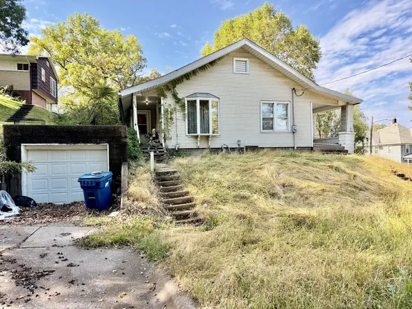 206 8th ST, Silvis, IL 61282