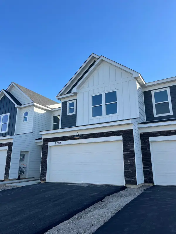17976 Genoa DR, Lakeville, MN 55044