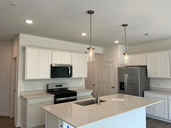 17978 Genoa DR, Lakeville, MN 55044