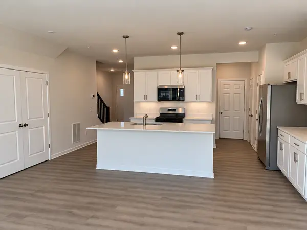 17978 Genoa DR, Lakeville, MN 55044