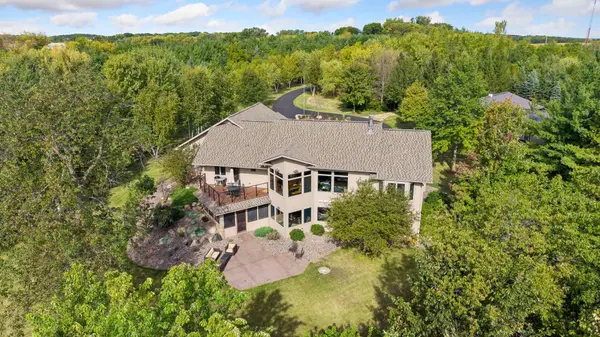 555 Chinnock LN, River Falls, WI 54022