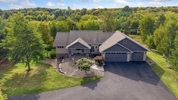 555 Chinnock LN, River Falls, WI 54022