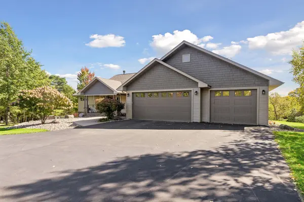 555 Chinnock LN, River Falls, WI 54022