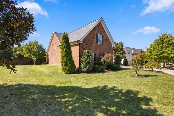 225 Molly Bright Ln, Franklin, TN 37064