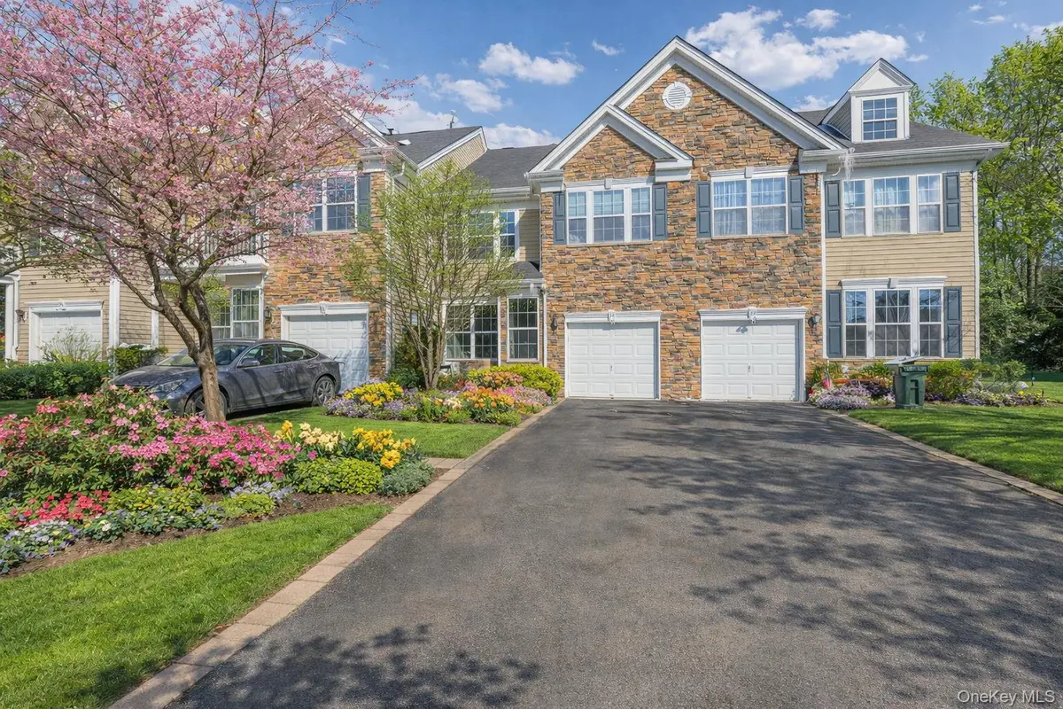 24 Barr LN, Monroe, NY 10950