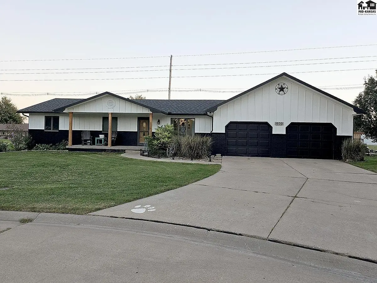1600 Pintail Ct, Mcpherson, KS 67460