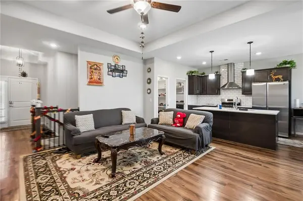 3725 NW Old Stagecoach RD, Kansas City, MO 64154