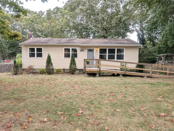 23 Howell PL, Speonk, NY 11972