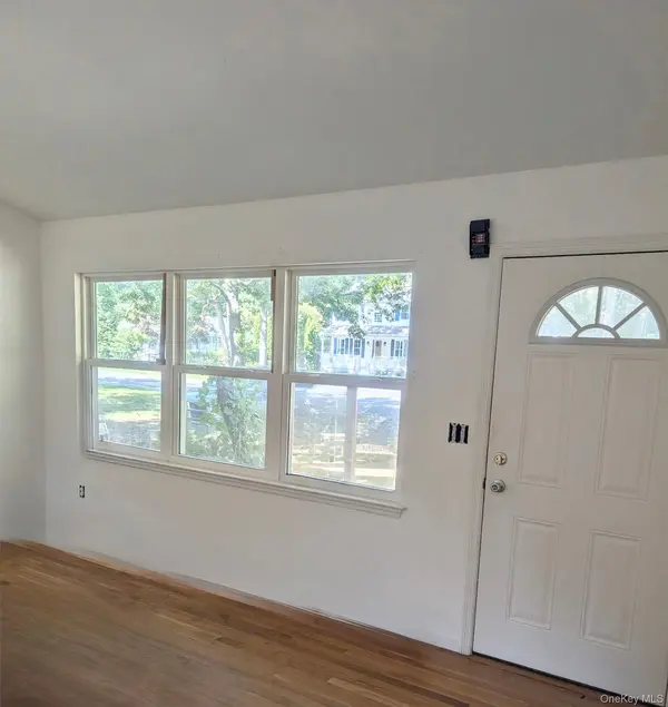 23 Howell PL, Speonk, NY 11972