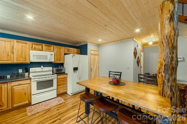 588 Panoramic LOOP, Maggie Valley, NC 28751