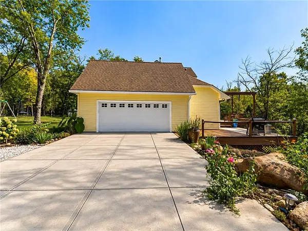 7955 NW Bridle Parc LN, Kansas City, MO 64152