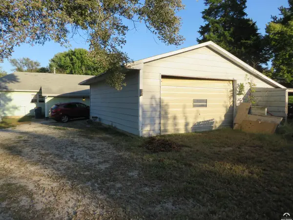 802 Union ST, Oskaloosa, KS 66066