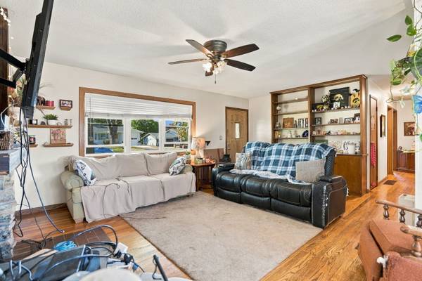 1925 N Elsie AVE, Davenport, IA 52804
