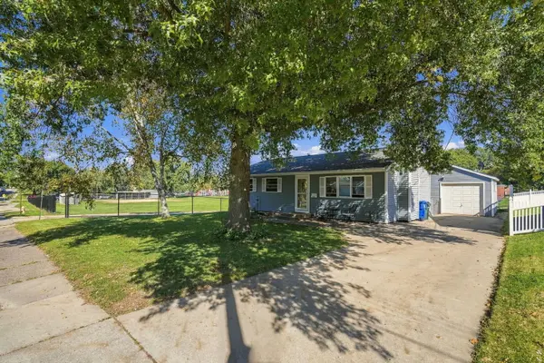 1925 N Elsie Avenue A, Davenport, IA 52804