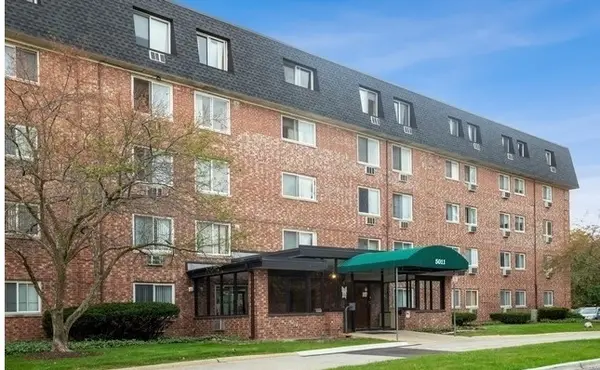 5011 VALLEY LN #304, Streamwood, IL 60107