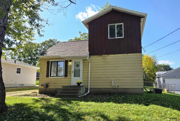 1044 Oregon ST, Waterloo, IA 50702