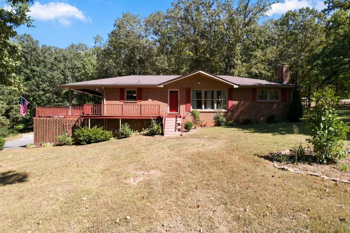 105 Baker St, Burns, TN 37029