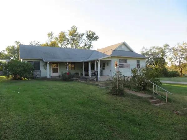 802 Union ST, Oskaloosa, KS 66066