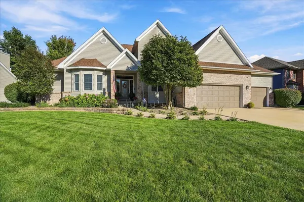 20 Knollbrook CT, Bloomington, IL 61705