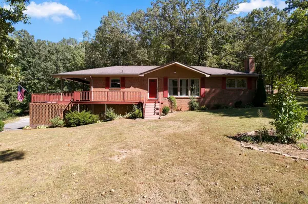 105 Baker St, Burns, TN 37029