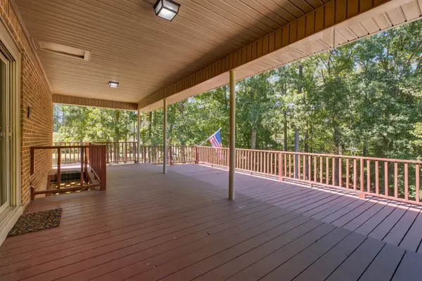105 Baker St, Burns, TN 37029