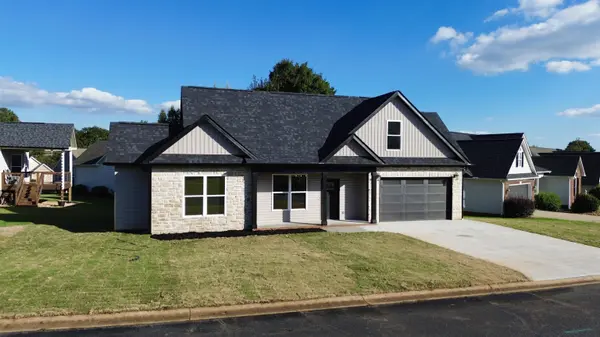 915 Thunder Gulch Dr, Boiling Springs, SC 29316
