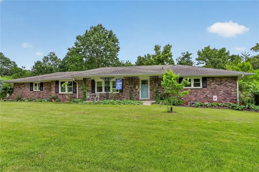 2400 W 103RD ST, Leawood, KS 66206