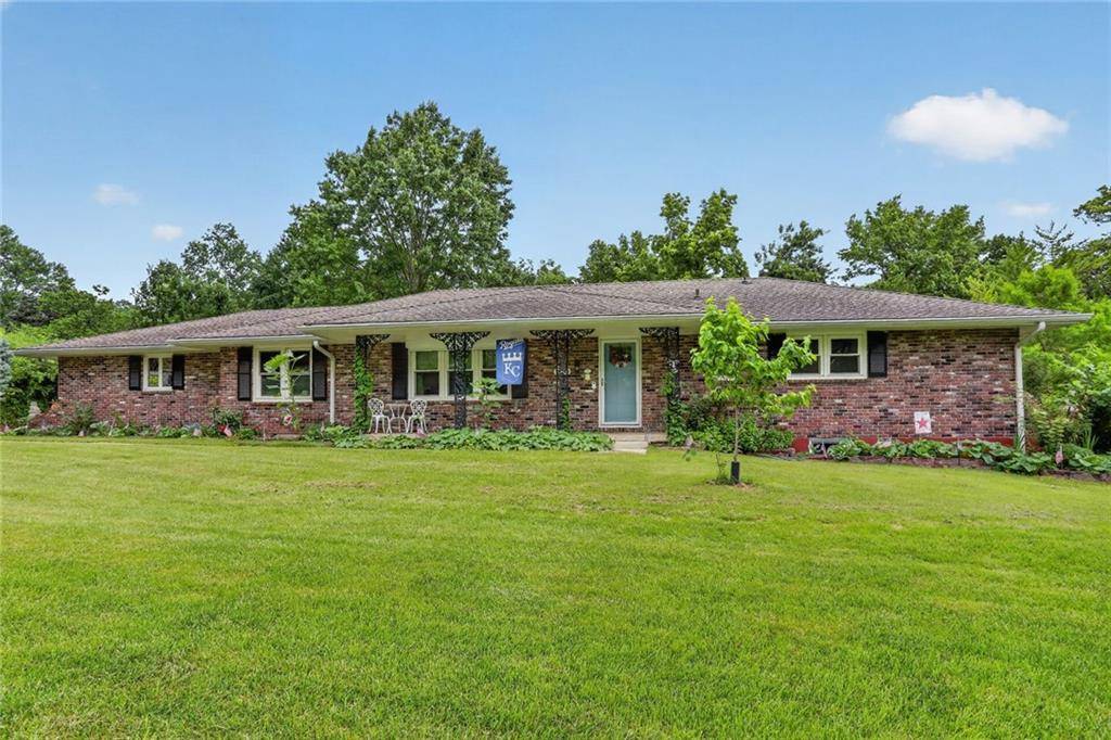 2400 W 103RD ST, Leawood, KS 66206