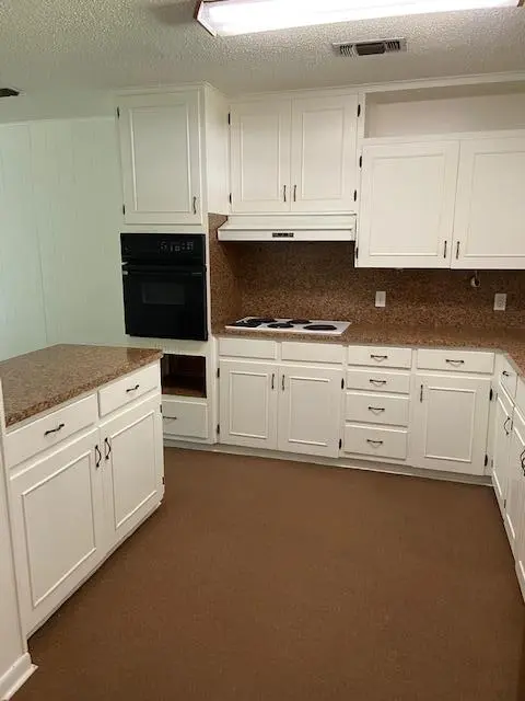 806 Merritt DR, Lockhart, TX 78644