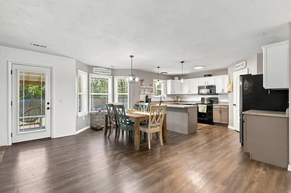 205 Ahner LN, Hollister, MO 65672