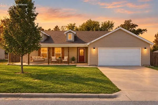 205 Ahner LN, Hollister, MO 65672