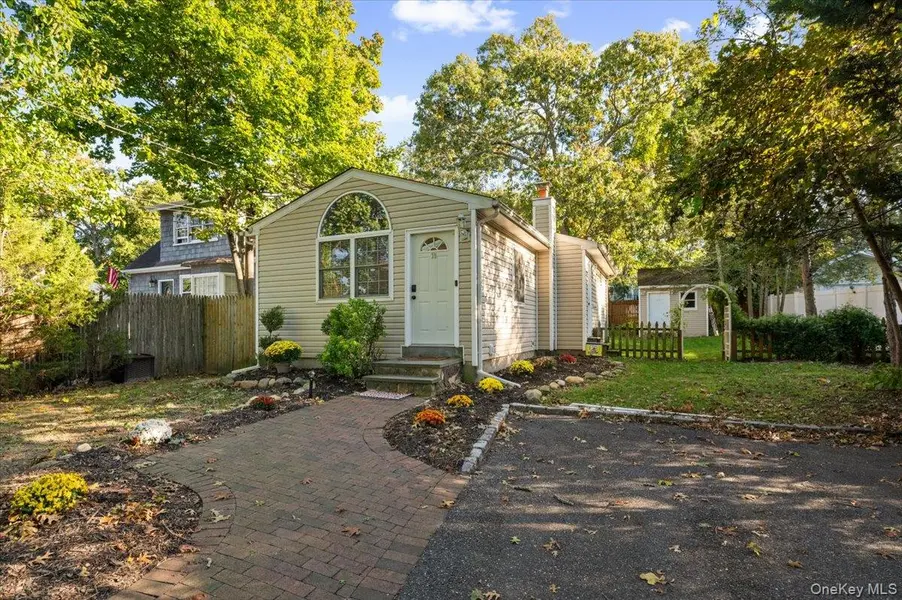 30 Ormond AVE, Selden, NY 11784