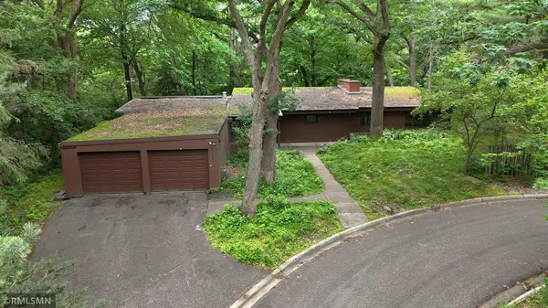 11209 Oak Ridge LN W, Minnetonka, MN 55305