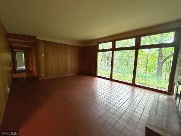 11209 Oak Ridge LN W, Minnetonka, MN 55305