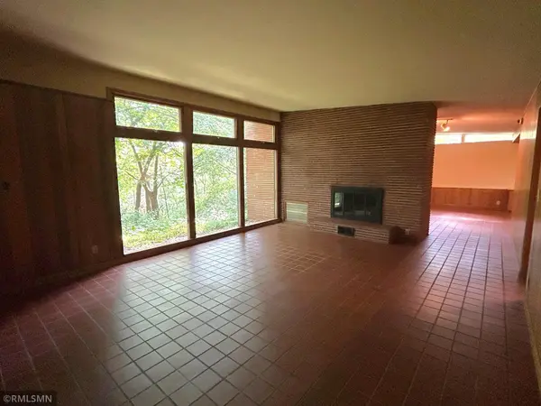 11209 Oak Ridge LN W, Minnetonka, MN 55305