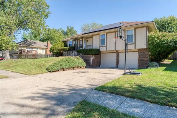 403 SE Colony DR, Lee's Summit, MO 64063