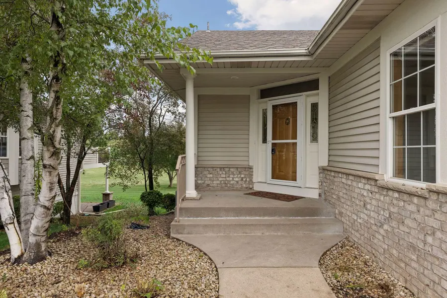 492 Holly LN N, Oakdale, MN 55128