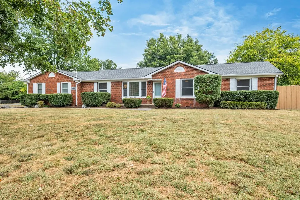 2518 Meadowood Dr, Nashville, TN 37214