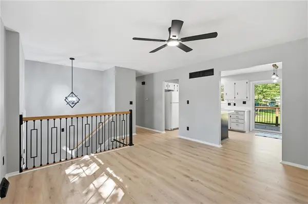 205 SW Kingscross RD, Blue Springs, MO 64014