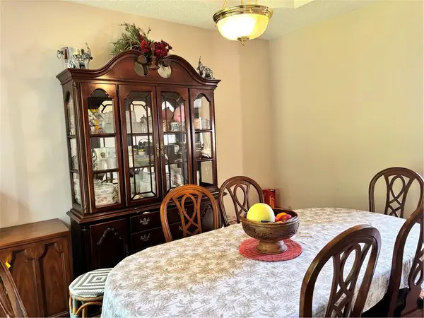 6805 NOLAND RD, Shawnee, KS 66216