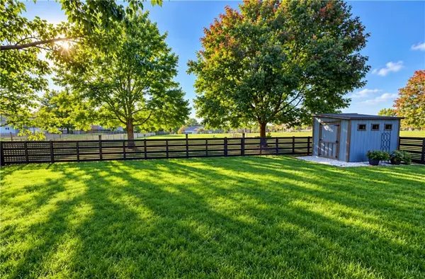 612 SE CUMBERLAND DR, Lee's Summit, MO 64063