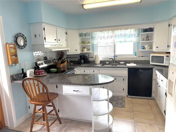 1527 LAKEVIEW RD, Clearwater, FL 33756
