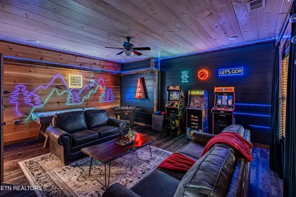 855 Osprey Way, Pigeon Forge, TN 37863