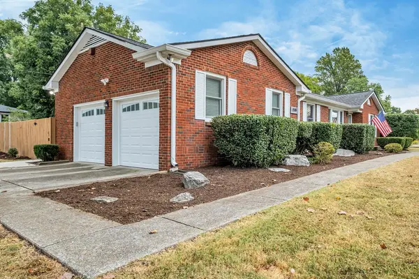2518 Meadowood Dr, Nashville, TN 37214