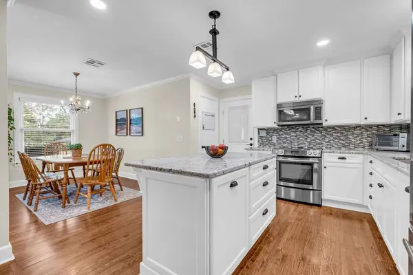 2518 Meadowood Dr, Nashville, TN 37214